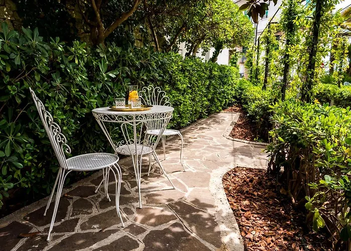 Villa Aurelia Suites And Apartments
